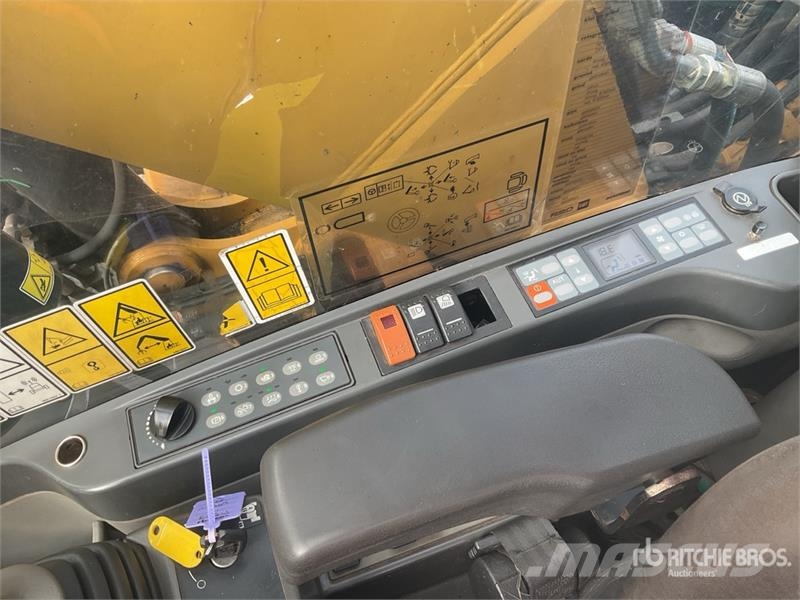 CAT M318 Wheeled excavators