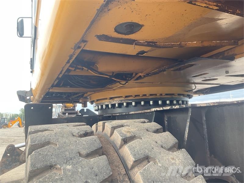 CAT M318 Wheeled excavators