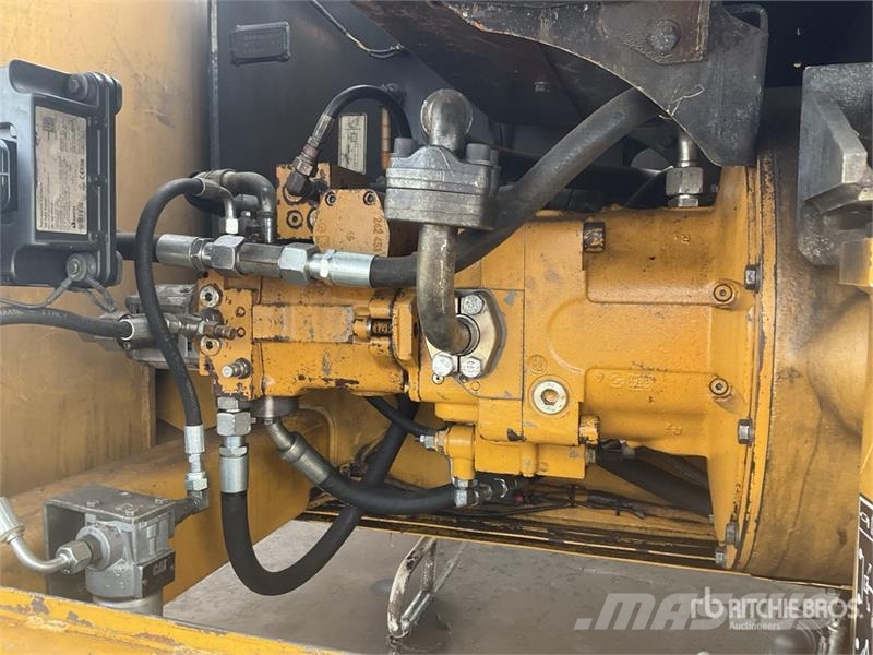 CAT M318 Wheeled excavators
