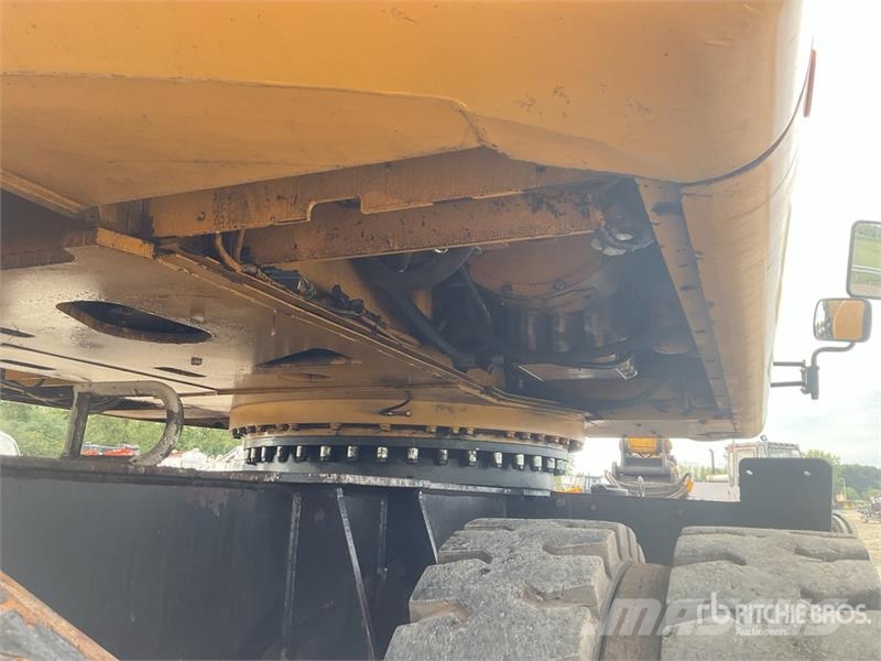 CAT M318 Wheeled excavators