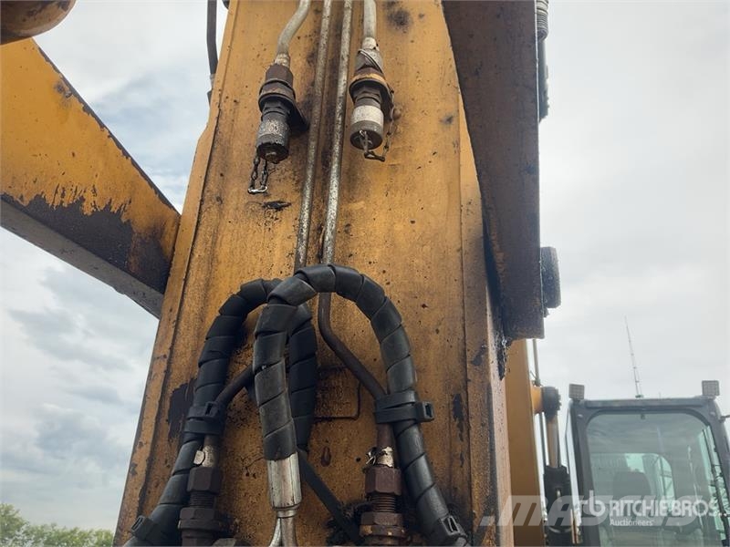 CAT M318 Wheeled excavators