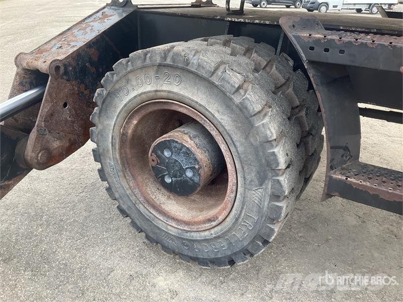 CAT M318 Wheeled excavators