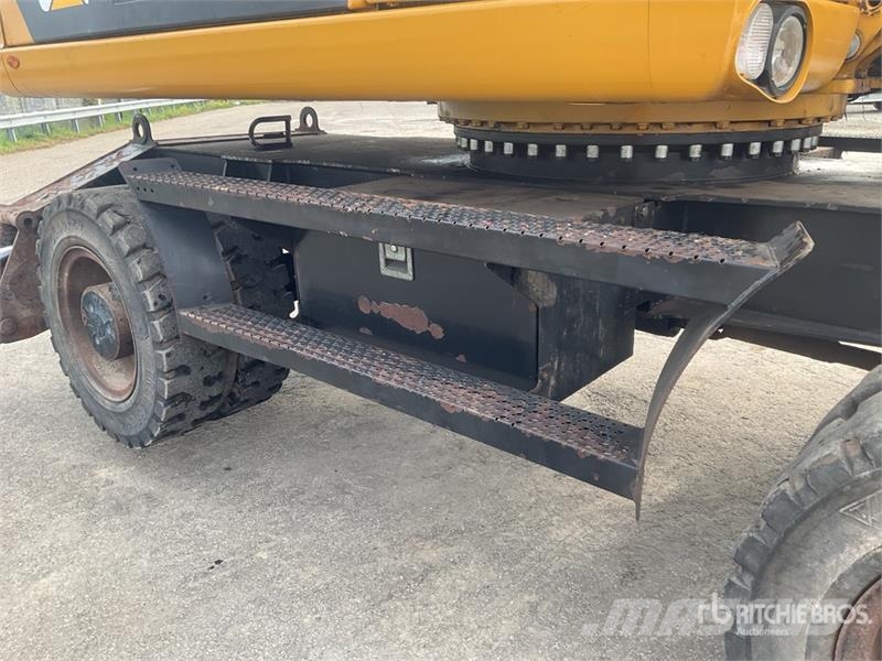 CAT M318 Wheeled excavators