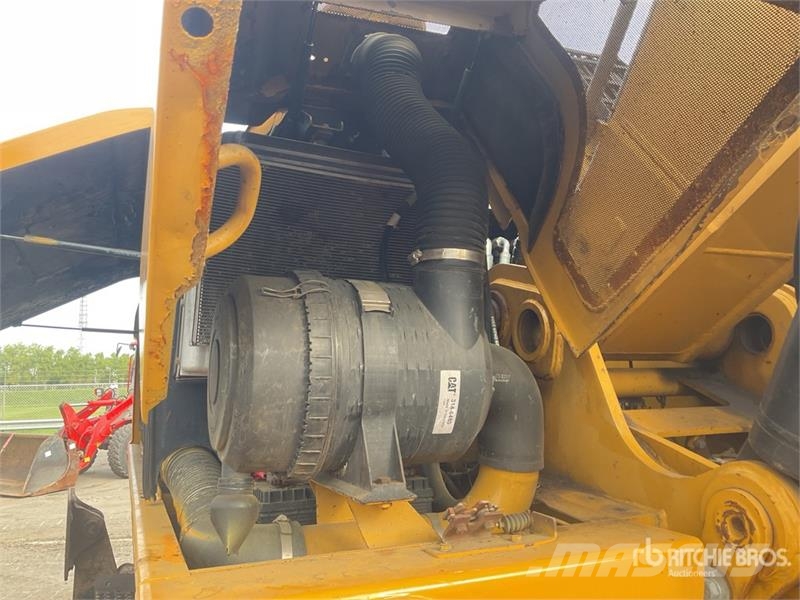 CAT M318 Wheeled excavators