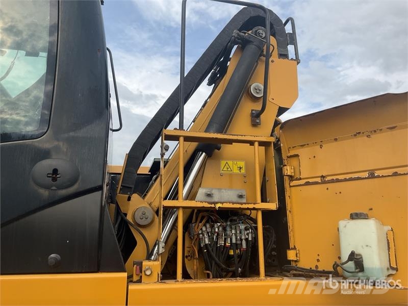 CAT M318 Wheeled excavators