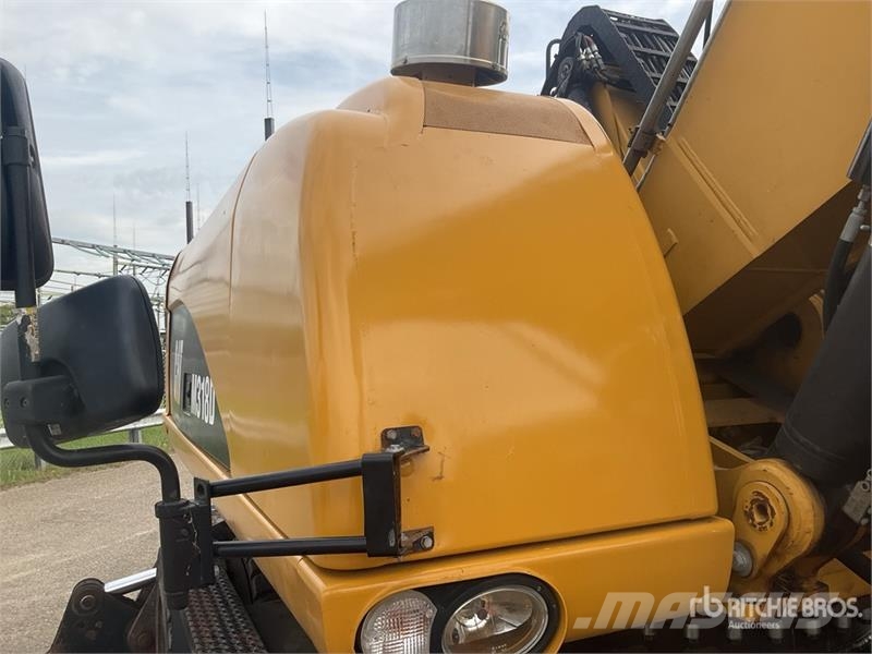 CAT M318 Wheeled excavators