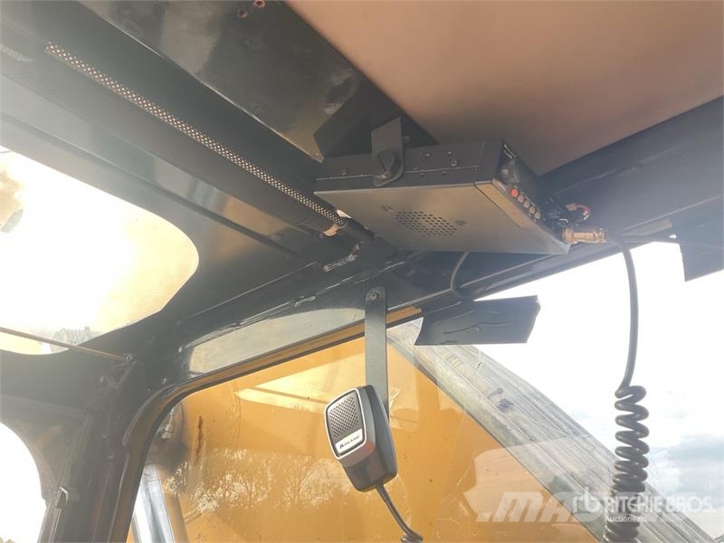 CAT M318 Wheeled excavators