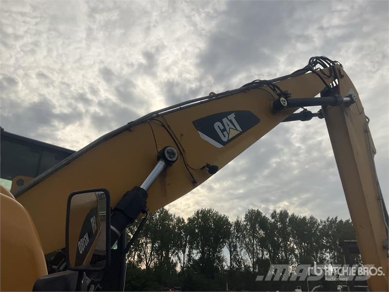 CAT M318 Wheeled excavators