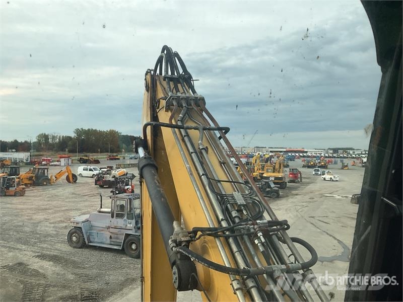 CAT M318 Wheeled excavators