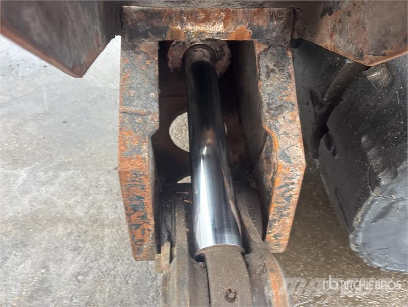 CAT M318C Bagri na kolesih