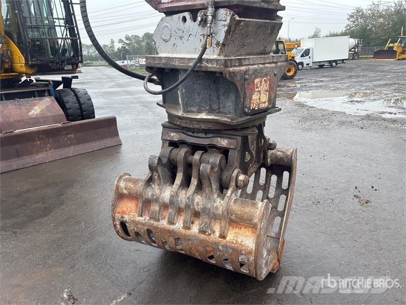 CAT M318C Bagri na kolesih