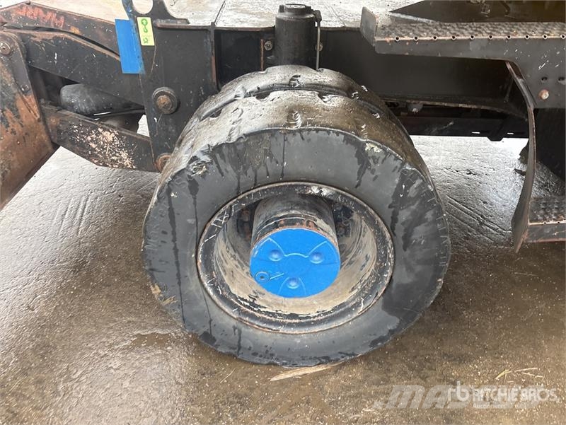 CAT M318C Bagri na kolesih