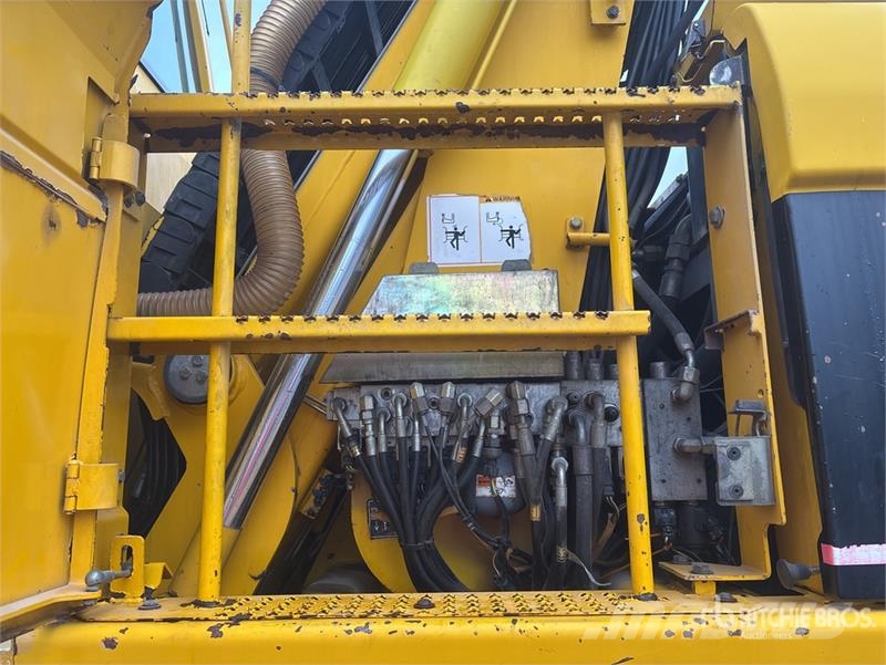 CAT M318C Bagri na kolesih