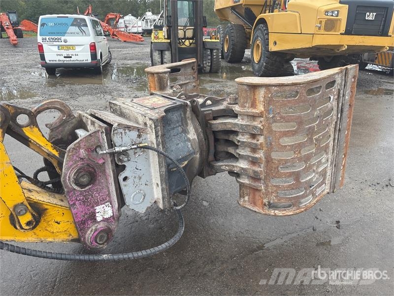 CAT M318C Bagri na kolesih