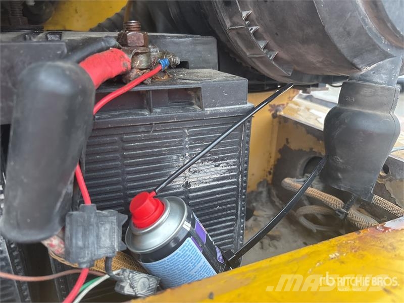 CAT M318C Bagri na kolesih