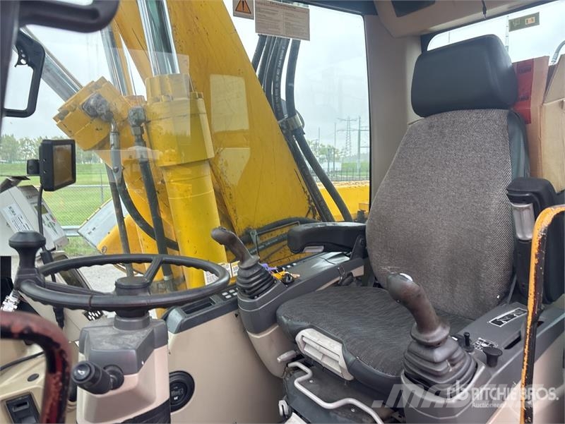 CAT M318C Bagri na kolesih