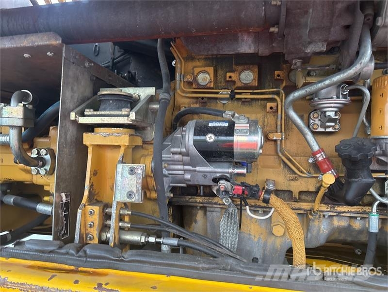 CAT M318C Bagri na kolesih