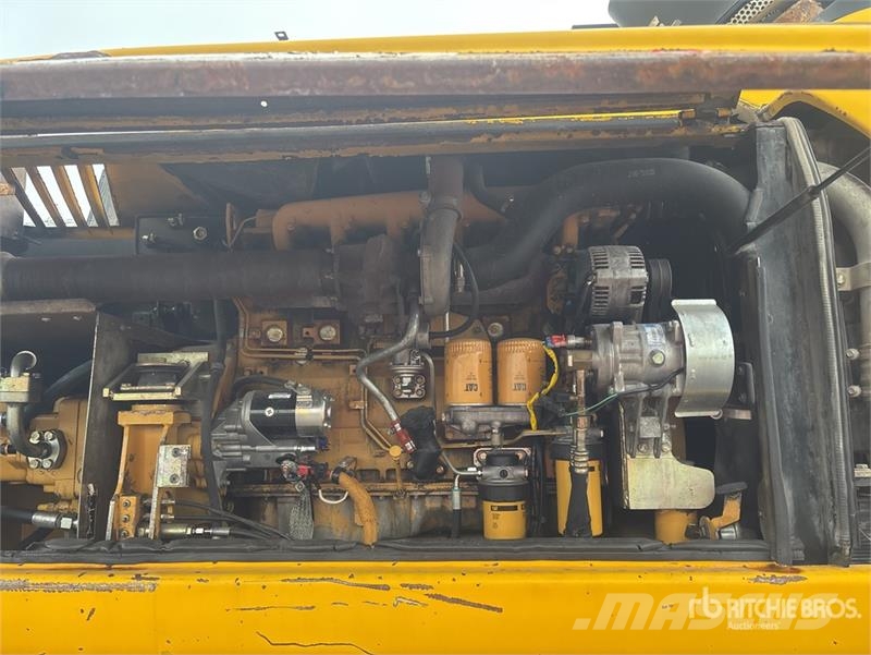 CAT M318C Bagri na kolesih