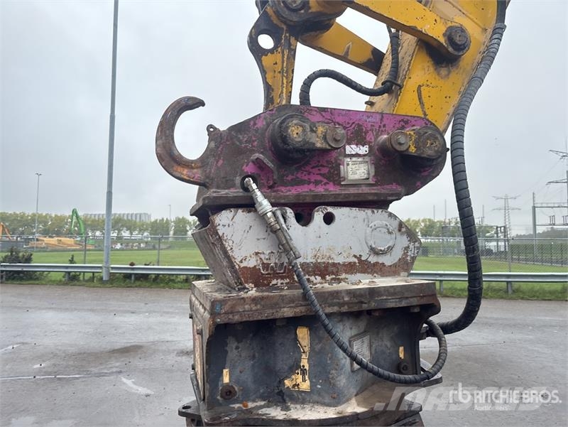 CAT M318C Bagri na kolesih