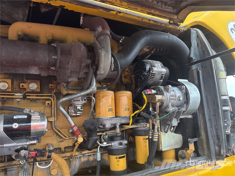 CAT M318C Bagri na kolesih