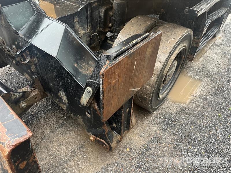 CAT MH3022 Wheel Material Handler Stavebníctvo - ostatné