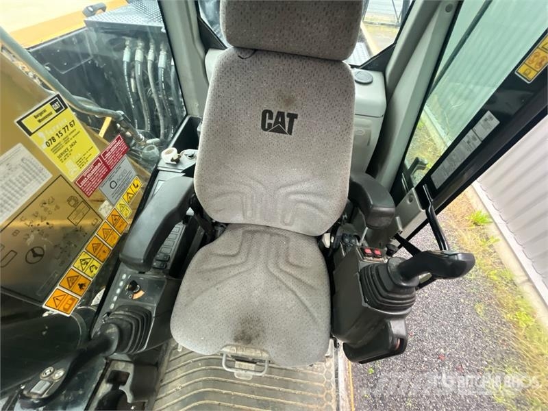 CAT MH3022 Wheel Material Handler Stavebníctvo - ostatné