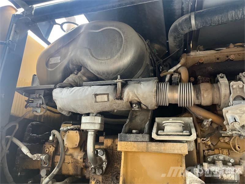 CAT MH3022 Wheel Material Handler Stavebníctvo - ostatné