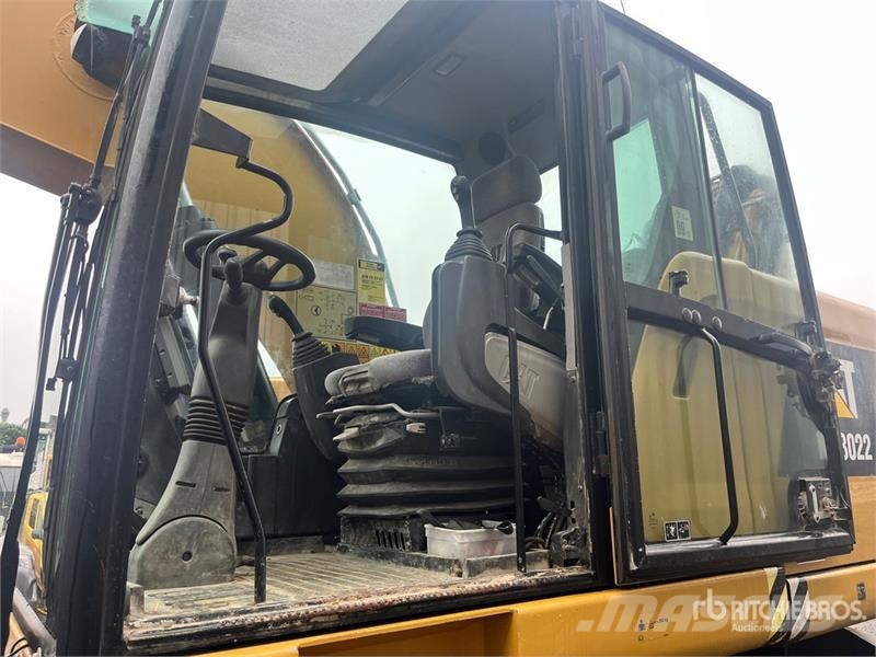 CAT MH3022 Wheel Material Handler Stavebníctvo - ostatné
