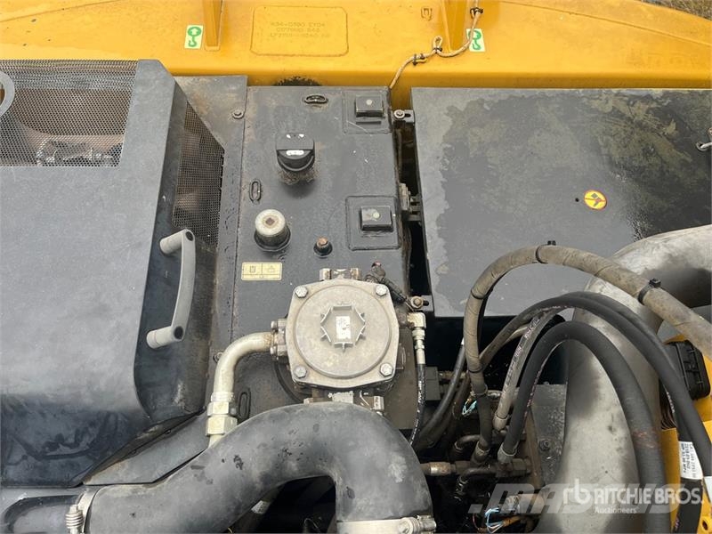 CAT MH3022 Wheel Material Handler Stavebníctvo - ostatné