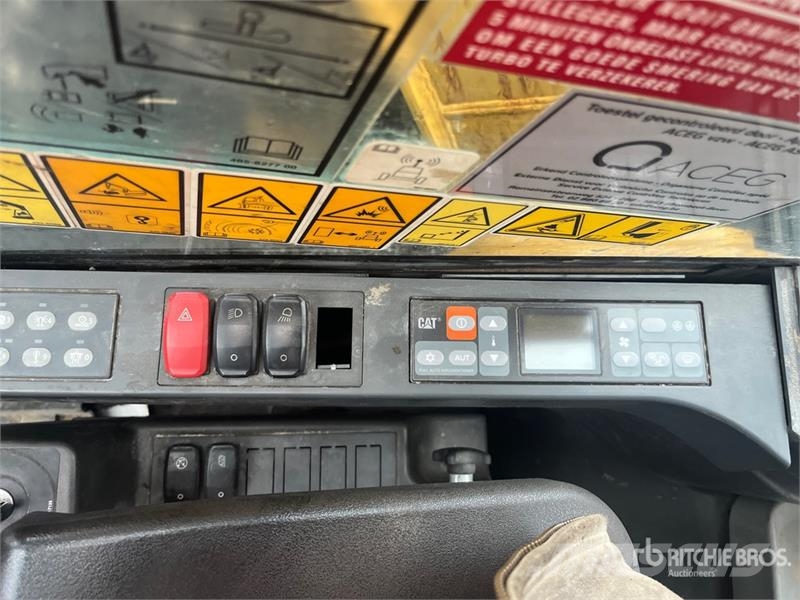CAT MH3022 Wheel Material Handler Stavebníctvo - ostatné