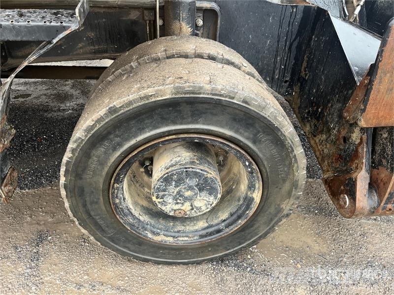CAT MH3022 Wheel Material Handler Stavebníctvo - ostatné
