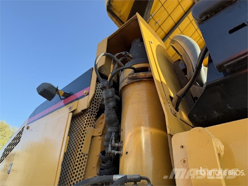 CAT PM-102 Cold Planer Asphaltfräsen