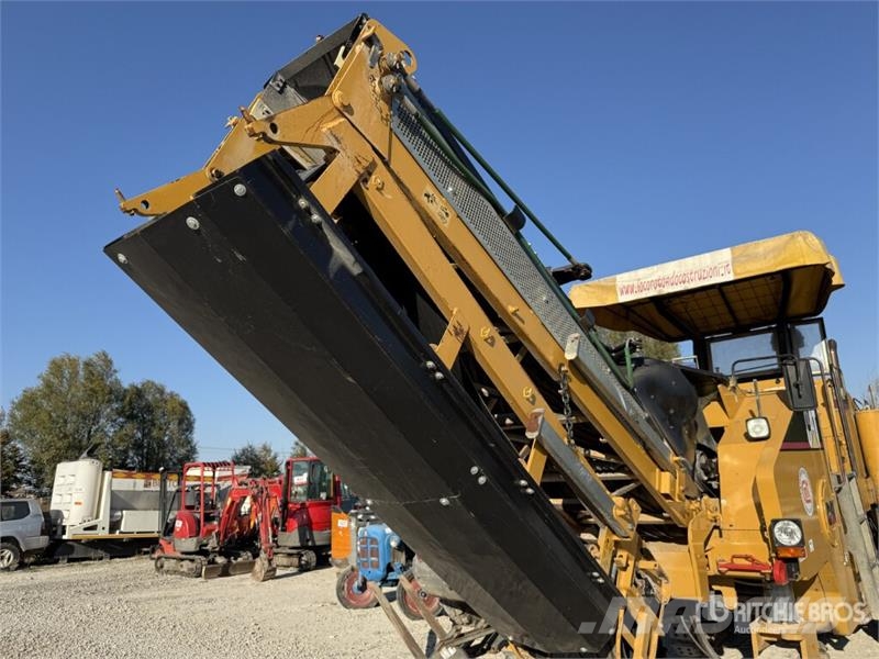 CAT PM-102 Cold Planer Asphaltfräsen