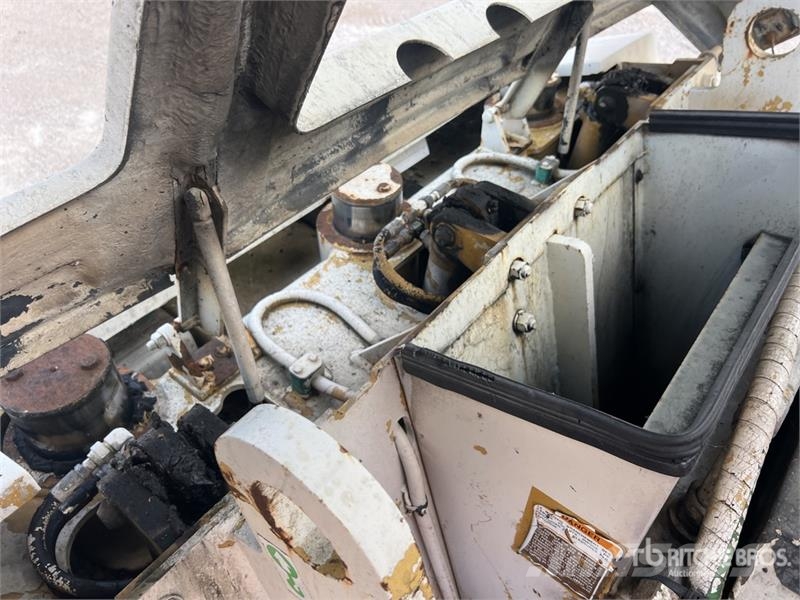 CAT PS-300B Walce ogumione