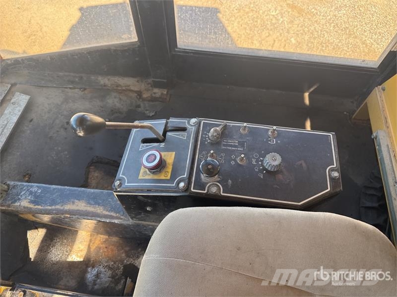 CAT PS-300B Пневматични гумени ролки