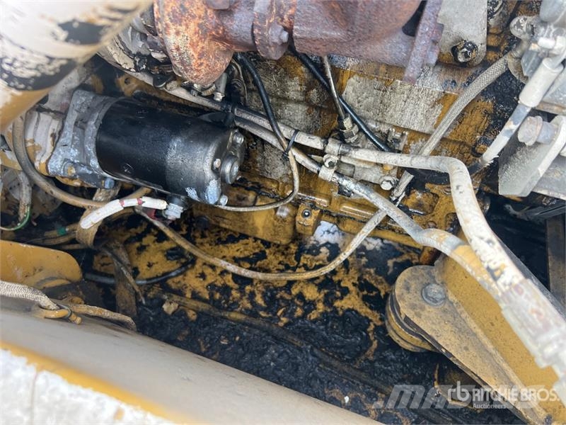 CAT PS-300B Walce ogumione