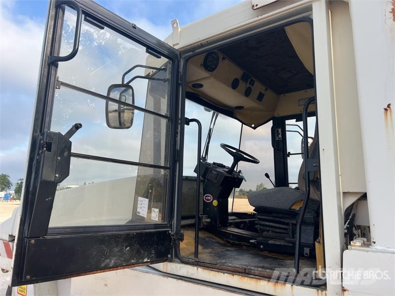 CAT PS-300B Walce ogumione