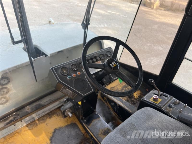 CAT PS-300B Walce ogumione