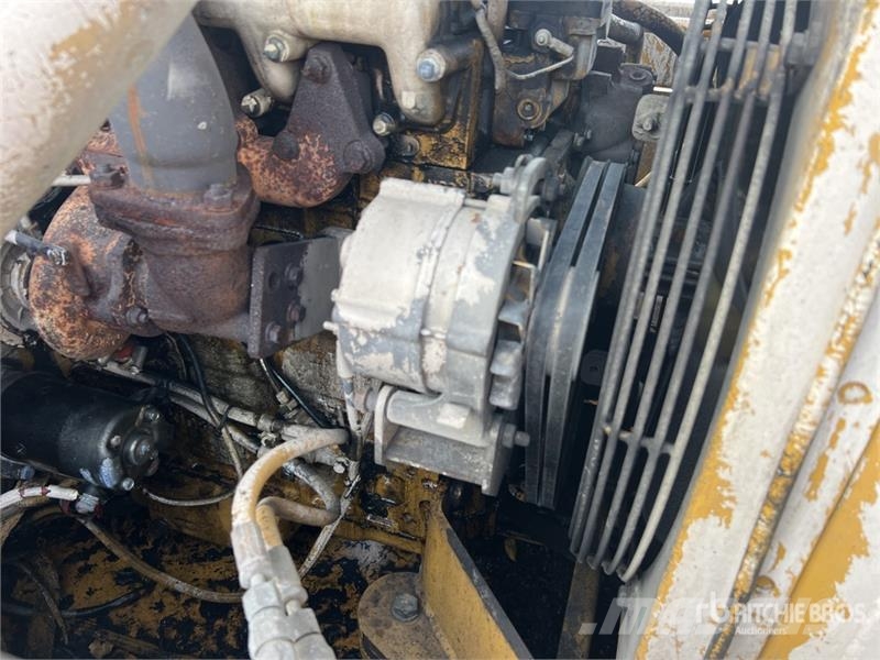CAT PS-300B Walce ogumione
