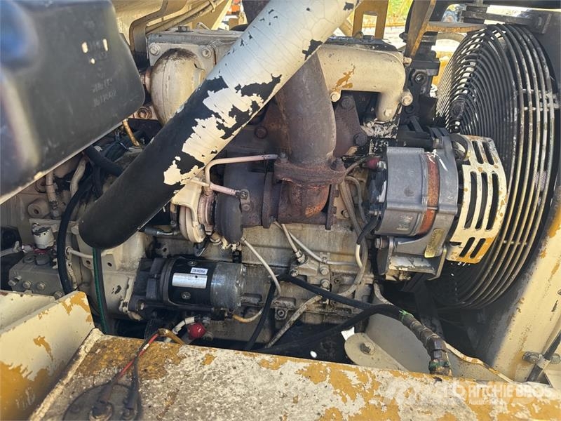 CAT PS-300B Пневматични гумени ролки