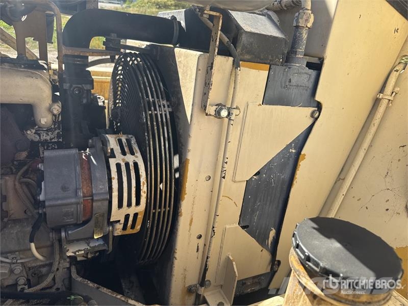 CAT PS-300B Пневматични гумени ролки