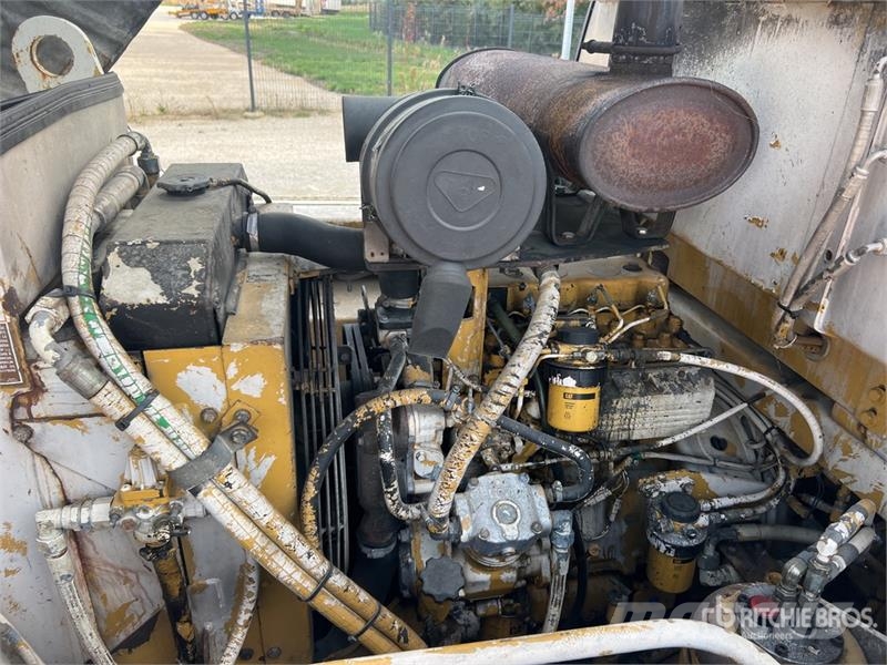CAT PS-300B Walce ogumione