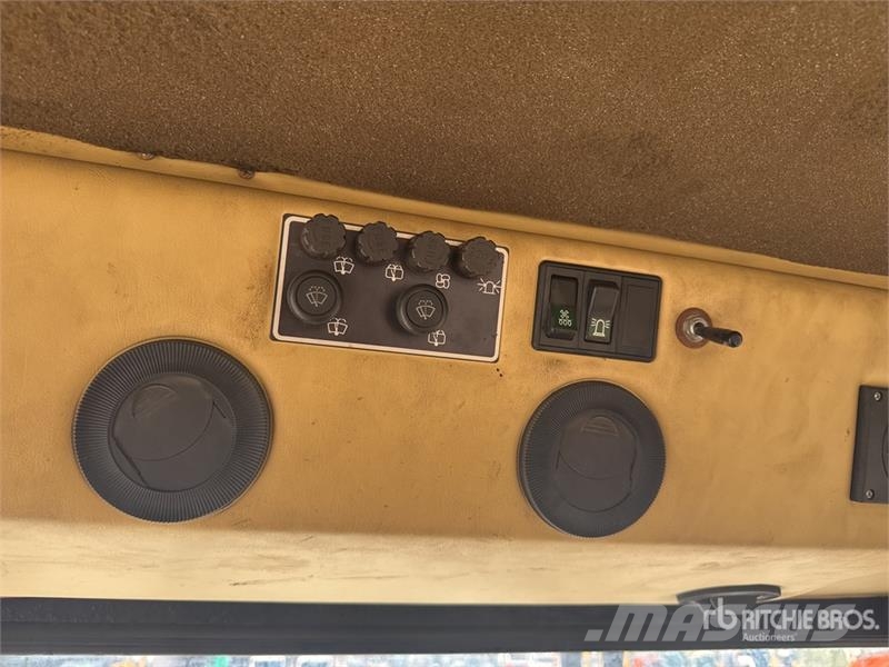 CAT PS-300B Пневматични гумени ролки