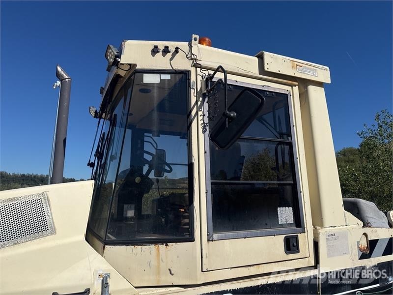 CAT PS-300B Пневматични гумени ролки