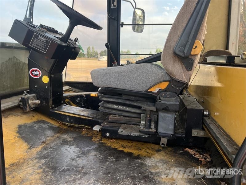 CAT PS-300B Walce ogumione