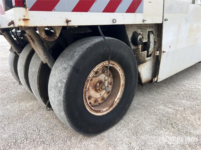 CAT PS-300B Walce ogumione