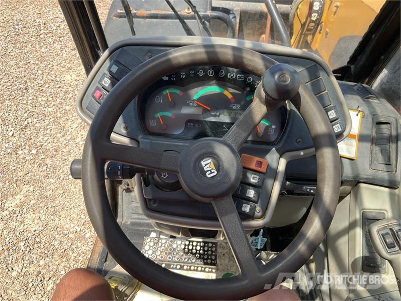 CAT TH330B Teleskoplader