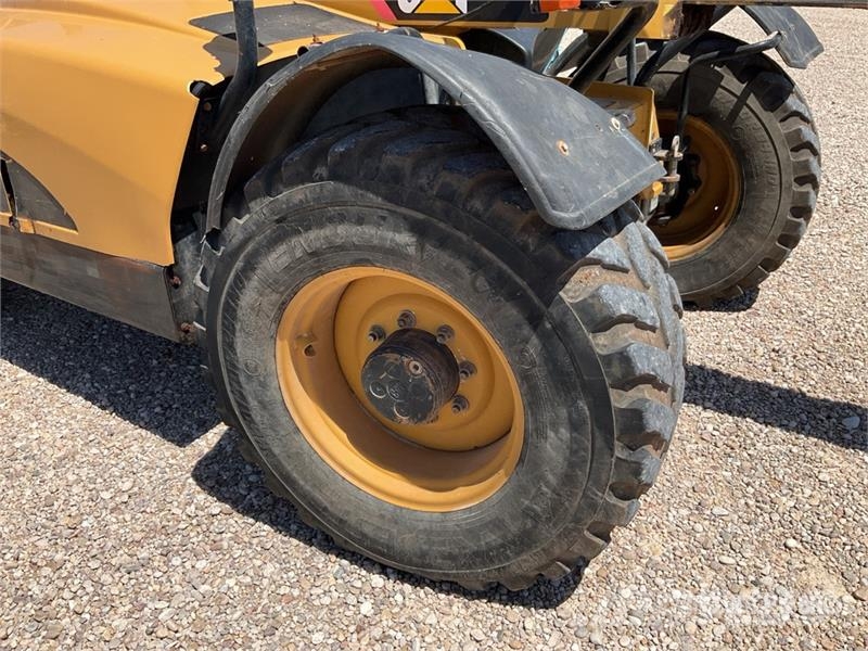 CAT TH330B Teleskoplader