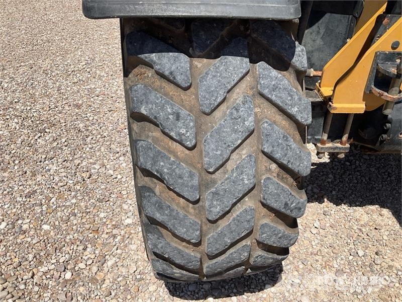 CAT TH330B Teleskoplader