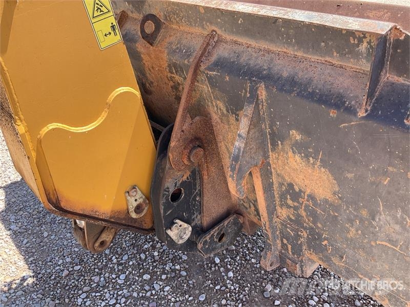 CAT TH330B Teleskoplader
